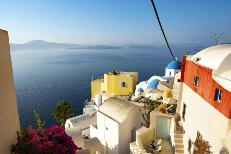 Read more about the article THE BEST TIME TO CRUISE GREEK ISLANDS (AND WHEN TO AVOID)